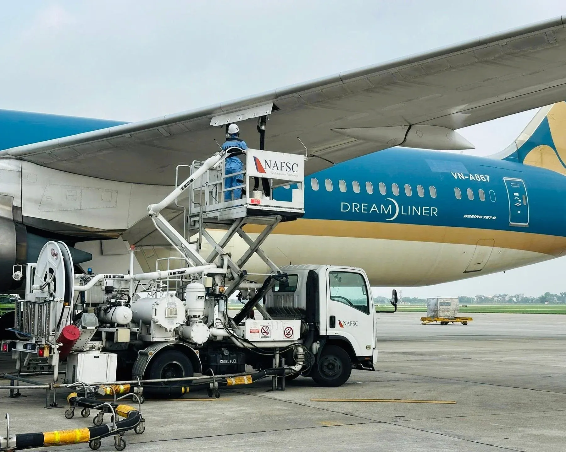 Chi phí nhiên liệu thấp hơn thường hỗ trợ nhóm hàng không