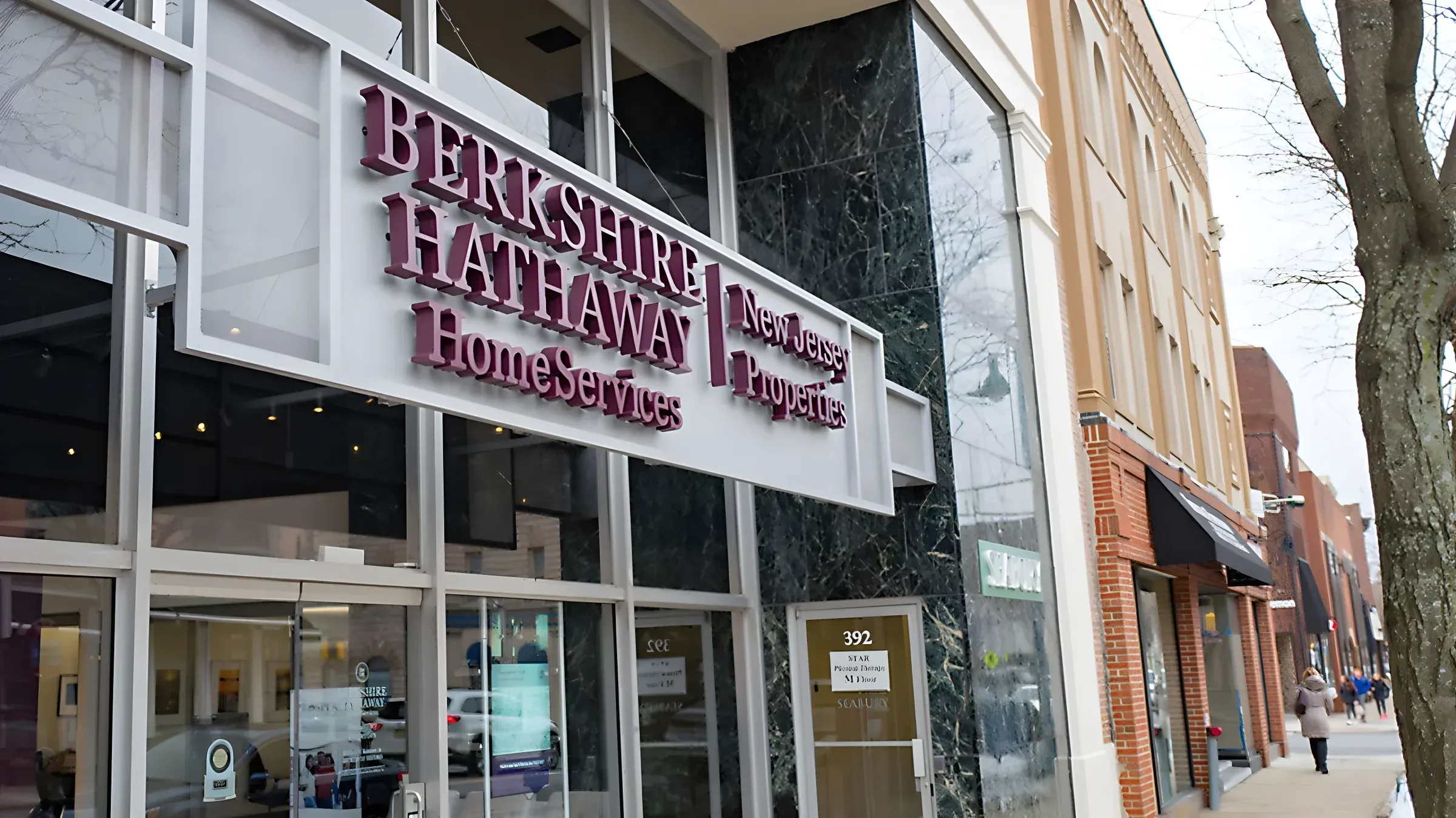 Tòa nhà gắn biển Berkshire Hathaway