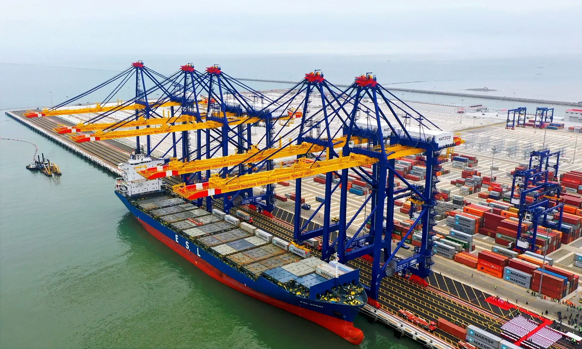 Cảng container là mắt xích đến sau