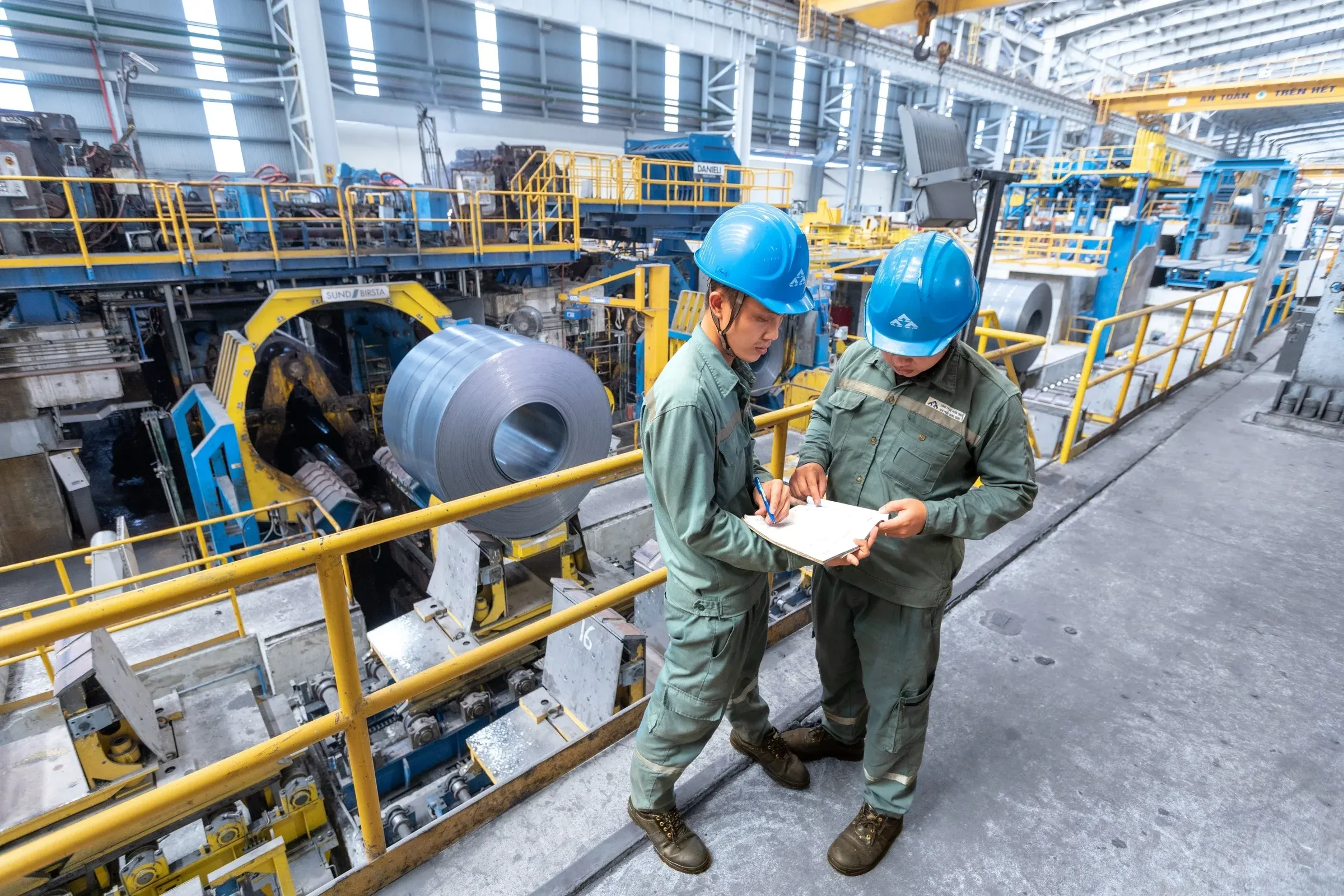 Tiêu thụ thép tăng 29%, lợi nhuận tôn mạ mất 92%