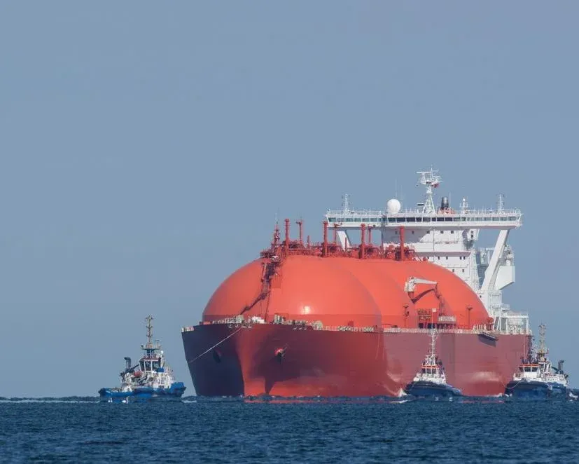 Iran mở Hormuz, Brent mất 10,6%: 5 nhóm cần xử lý