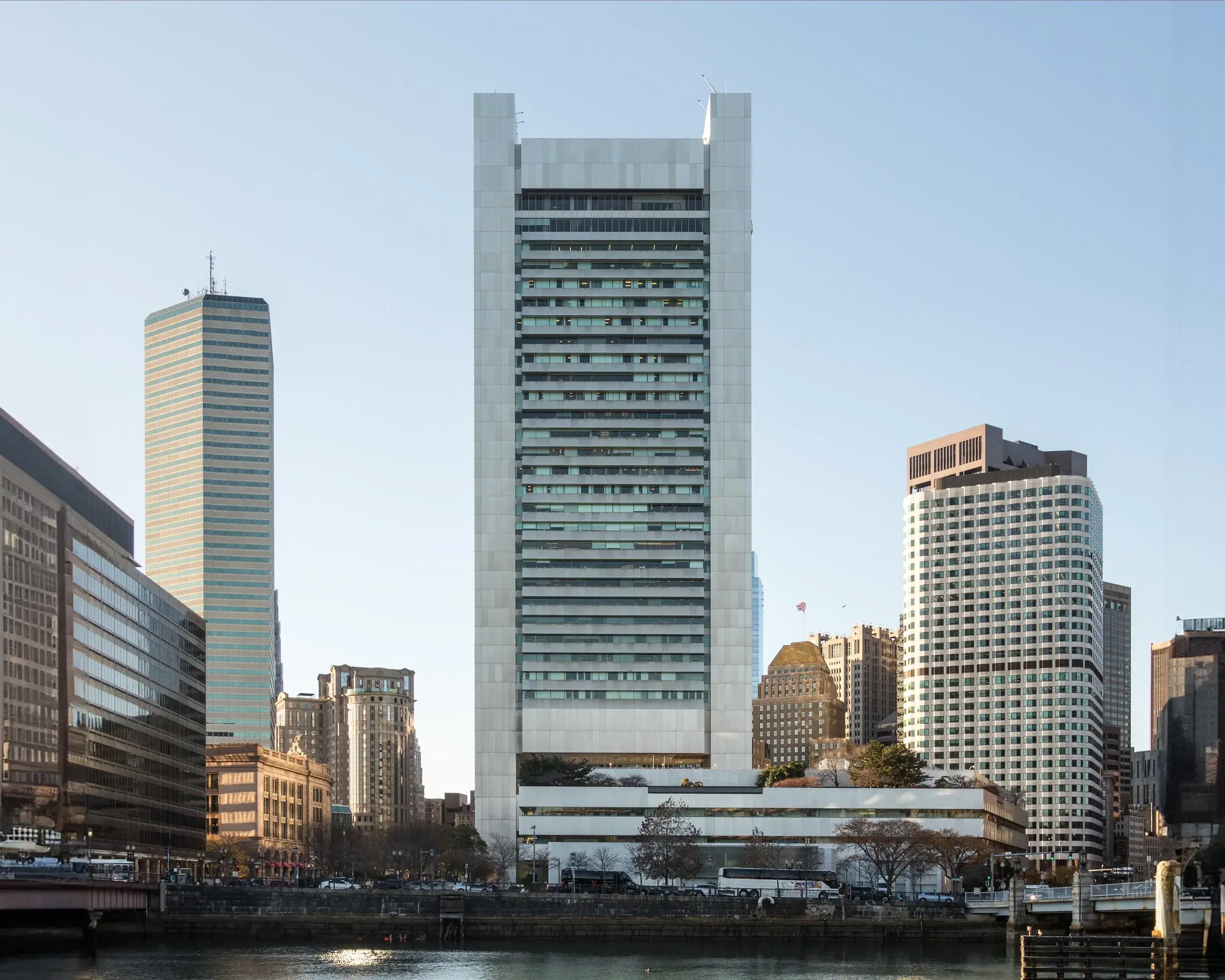 Lạm phát Mỹ vọt lên 3,3%, Fed và NHNN đi ngược chiều