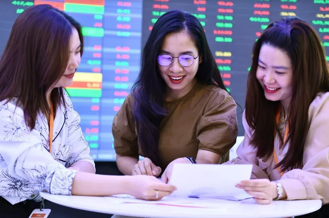 13.700 tỷ trái phiếu BĐS đáo hạn tháng 4 — Rủi ro thực sự phía sau đà tăng trần