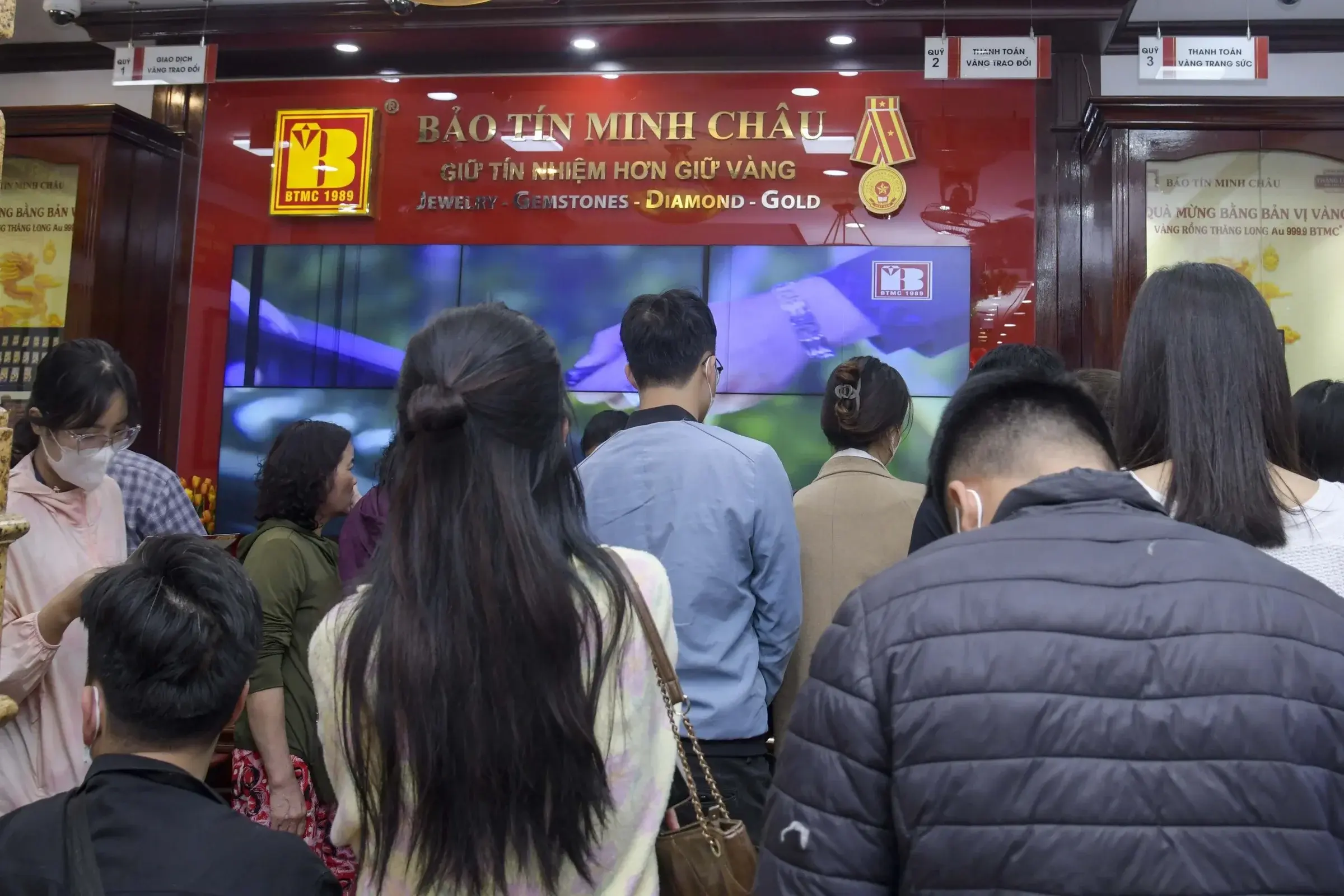 Bảo Tín Minh Châu bị khám xét, HanaGold đóng băng — Rủi ro thực sự nằm ở đâu?