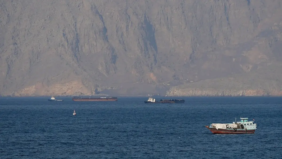 Mỹ không kích Iran: Dầu bình tĩnh, cổ phiếu phân kỳ
