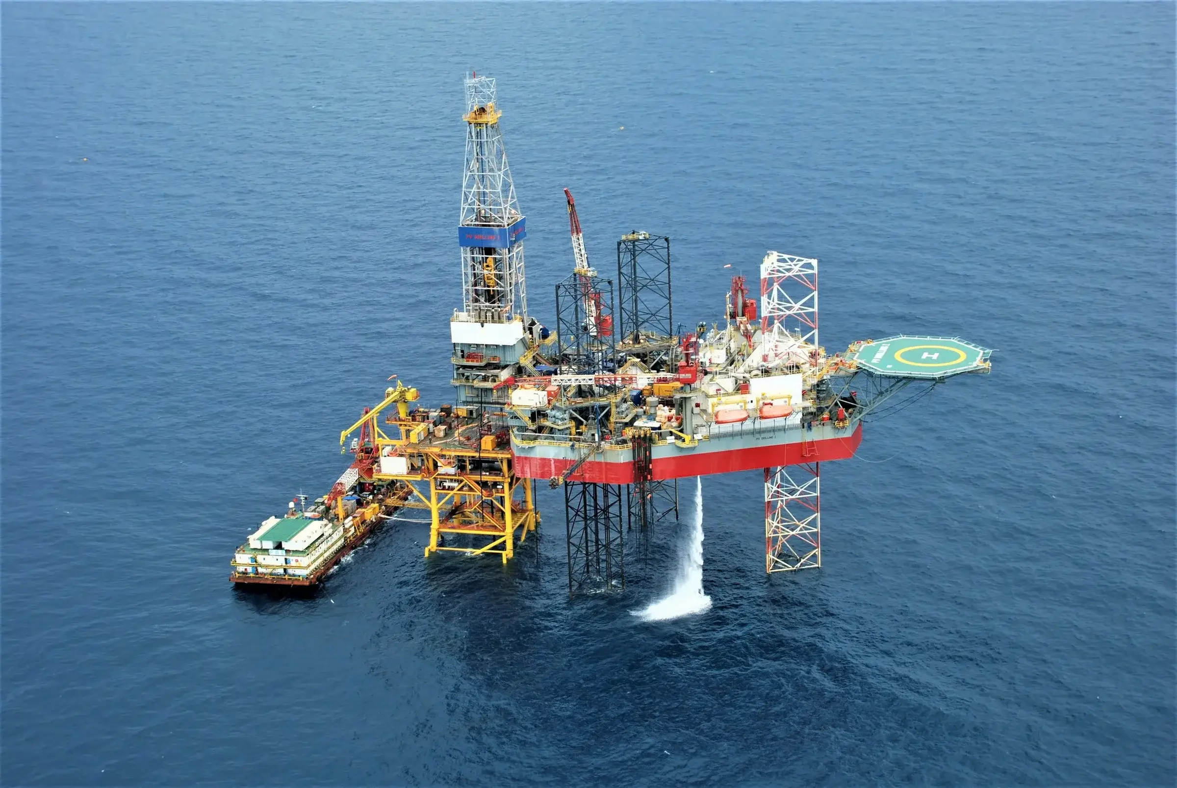 8.000 tỷ đồng bơm khẩn vào Quỹ bình ổn xăng dầu — Bức tranh lớn cho nhà đầu tư