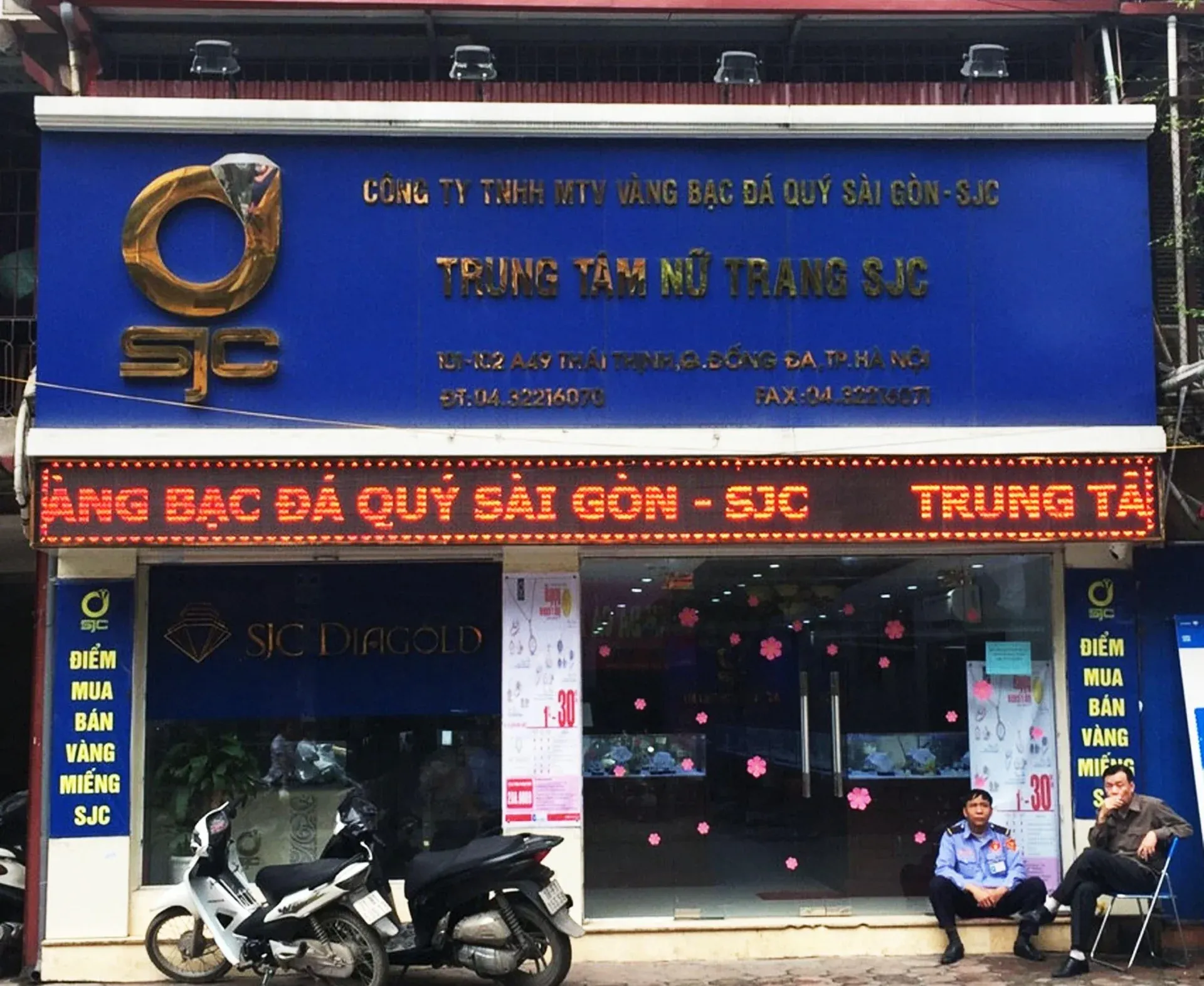 Dầu nhích lên, vàng vẫn chưa vào thế trú ẩn
