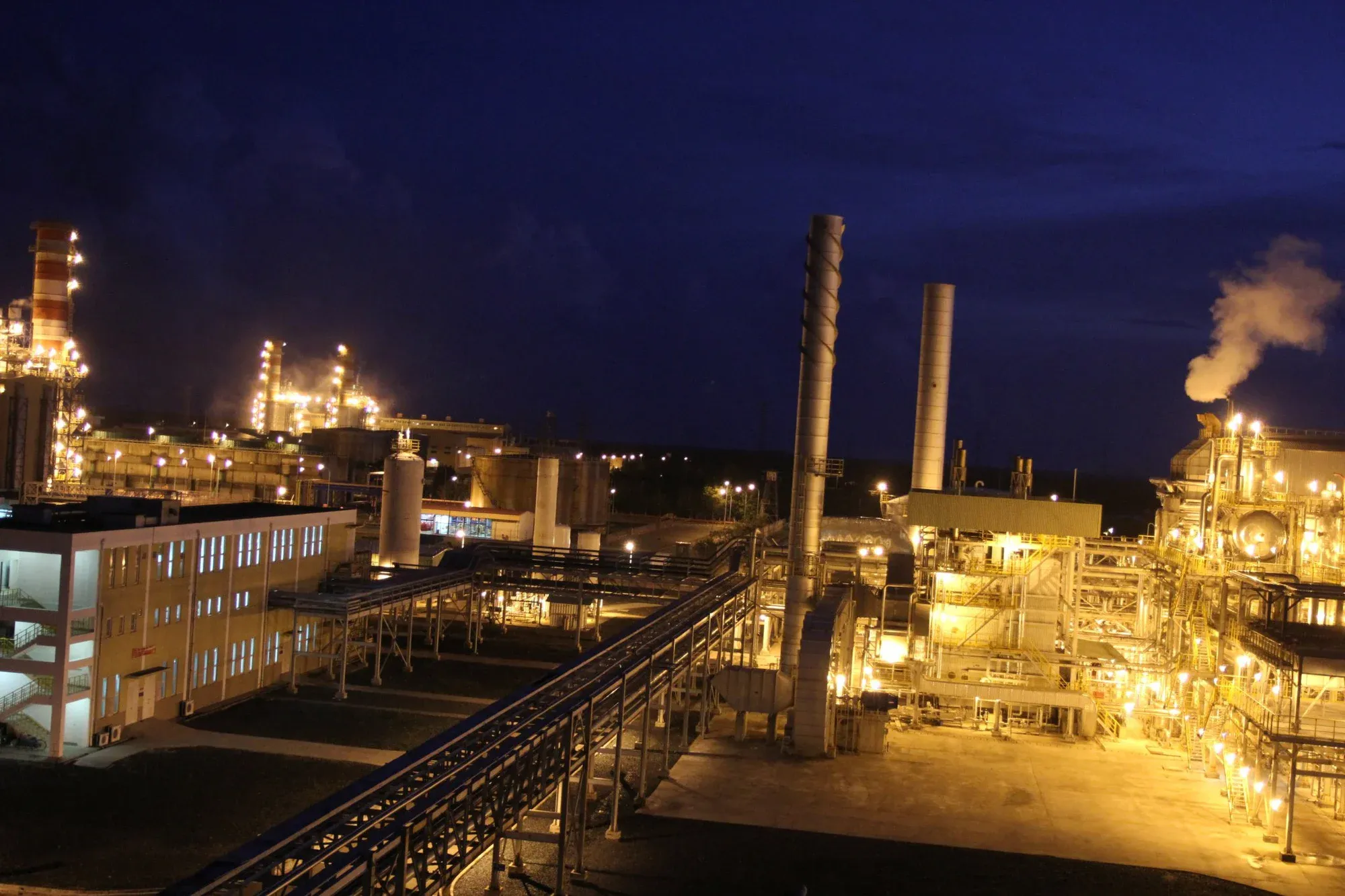 Cổ phiếu phân bón tăng kịch trần nhưng lợi nhuận kế hoạch giảm 40% — Rủi ro thực sự nằm ở đâu?