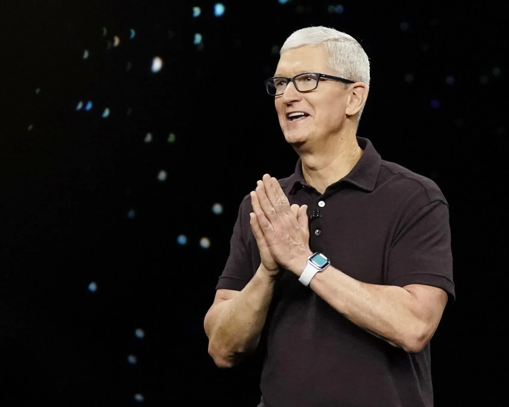 Tim Cook trao Apple sau 15 năm: Cổ phiếu +1.933%