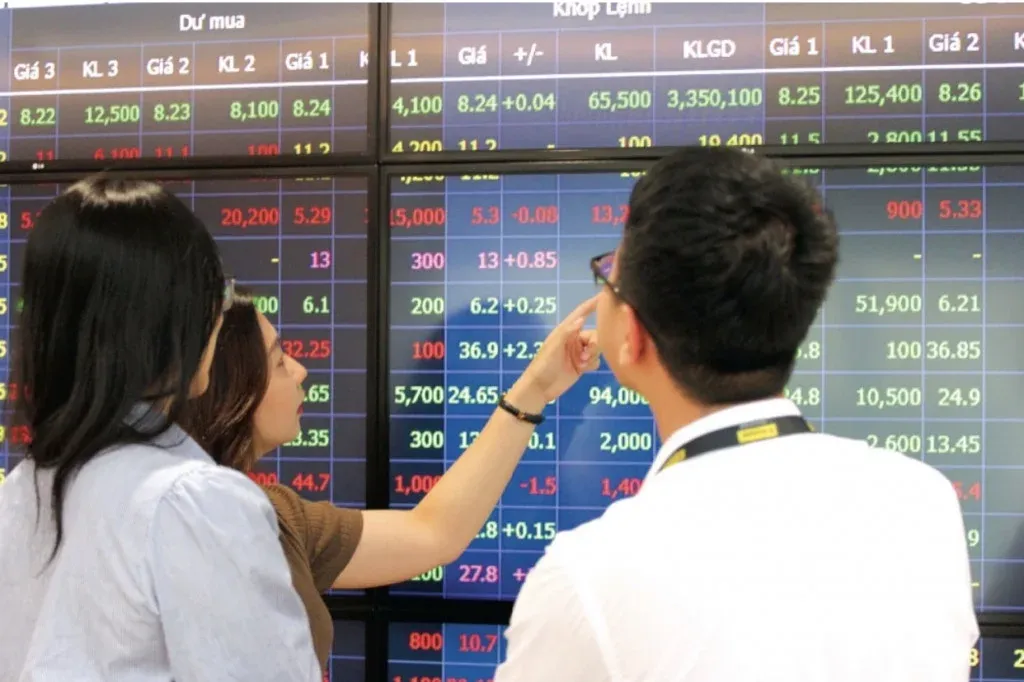 Khối ngoại xả 30.000 tỷ, cá nhân đổ xô mở 600K tài khoản