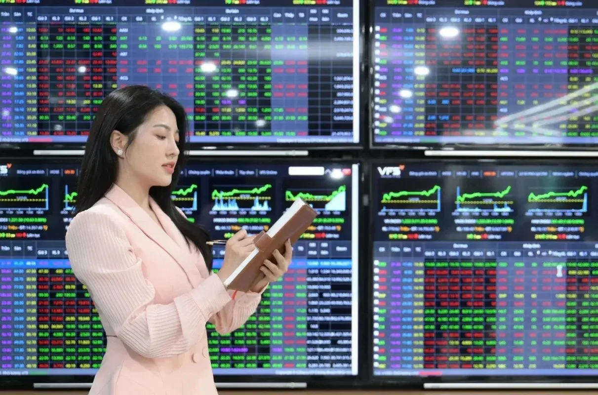 VN-Index xanh sáng, dòng tiền còn phân hóa