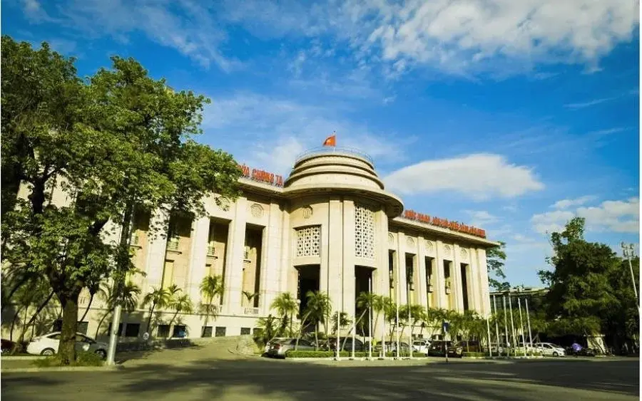 Lãi qua đêm hạ nhanh, áp lực vốn chưa biến mất
