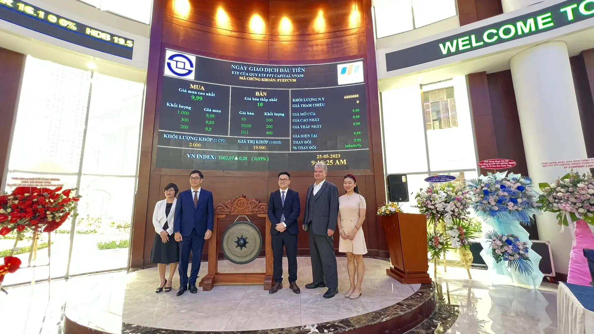 Quỹ hưu trí lần đầu mua cổ phiếu: Tín hiệu lớn hơn con số