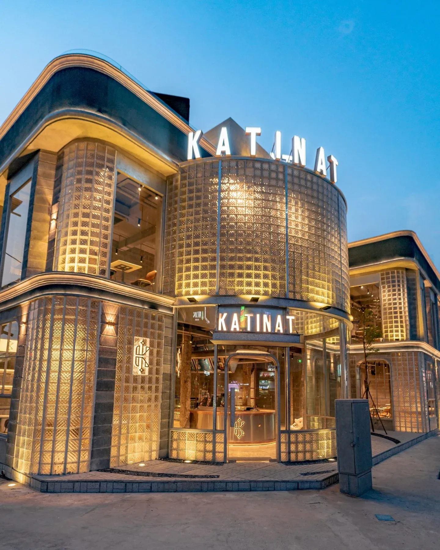 VCI tăng 4,23% ngày FTSE: Vợ Chủ tịch lặng lẽ bán 460 tỷ