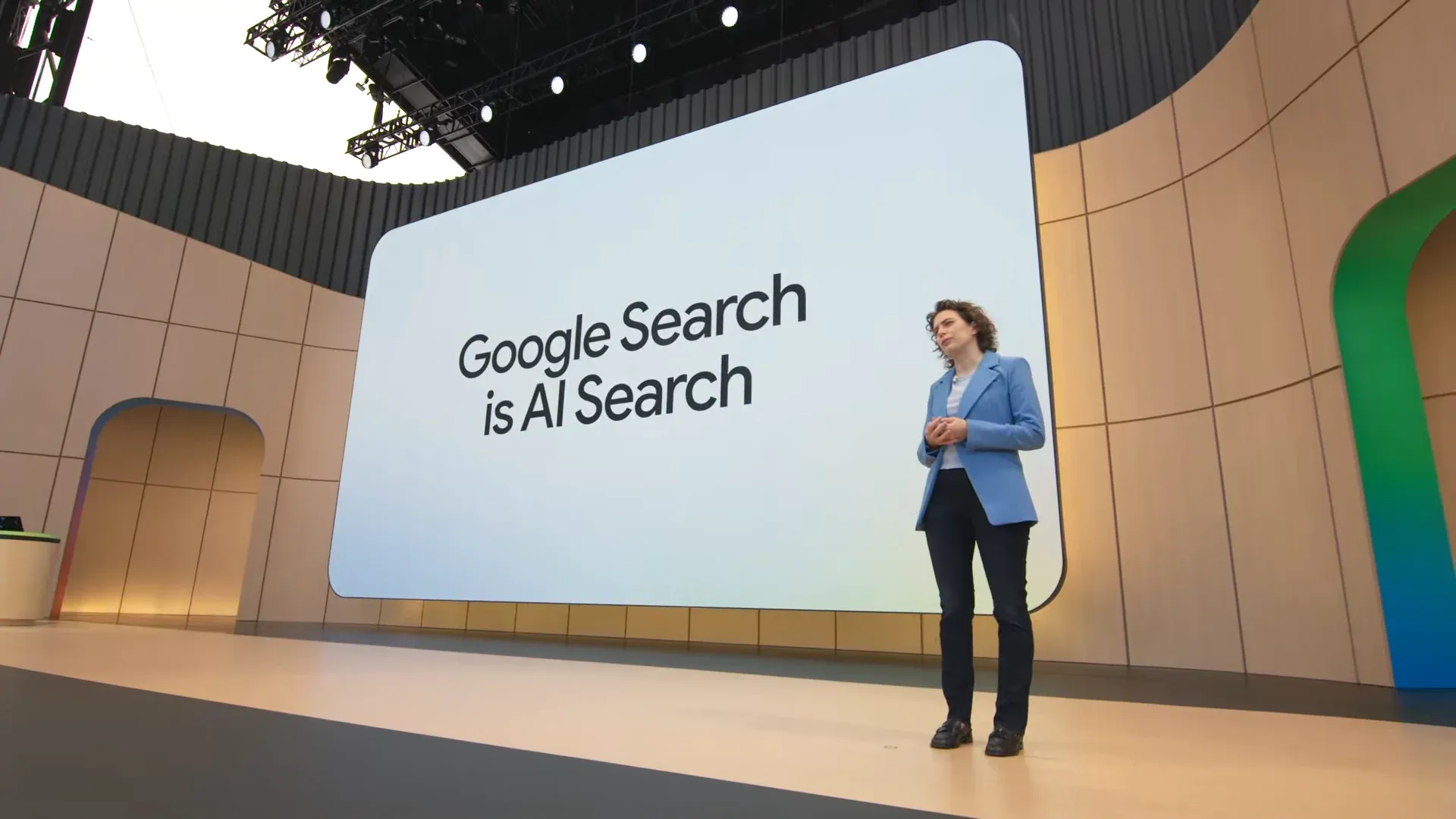 Bà Liz Reid trình bày tại Google I/O 2026