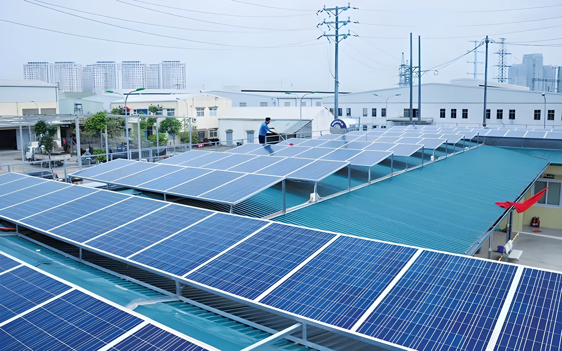 Mái nhà xưởng lắp điện mặt trời