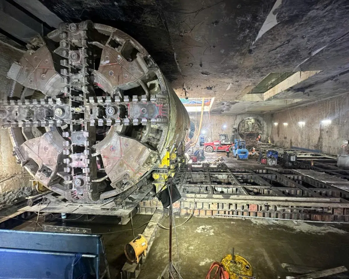 Máy đào hầm tại công trường metro