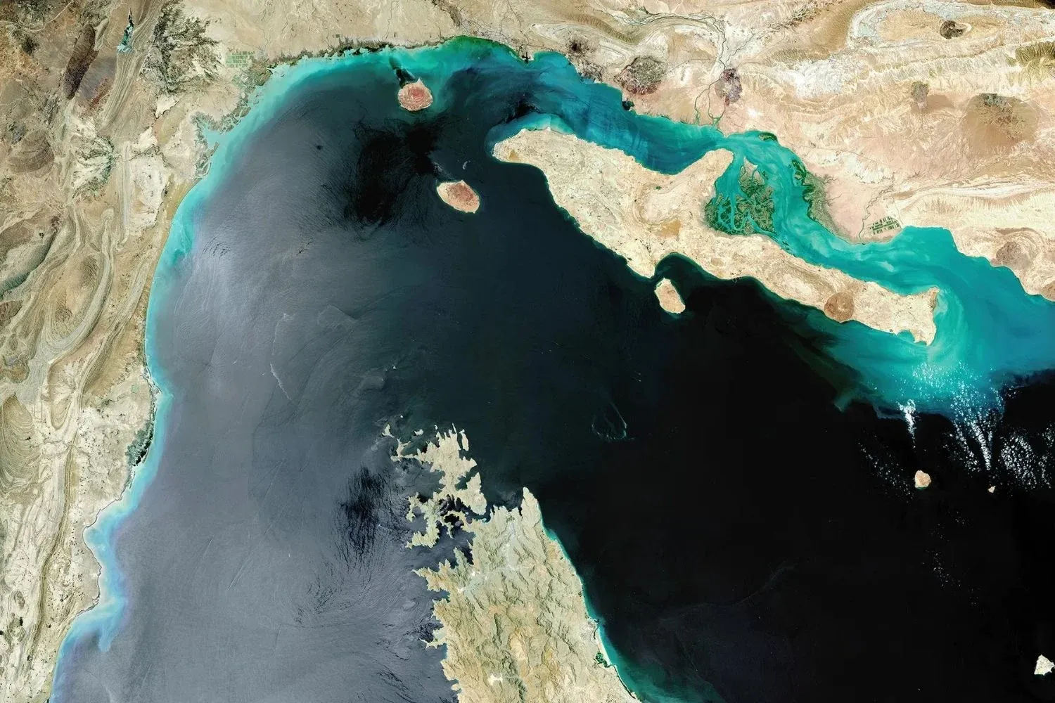 Bản đồ vệ tinh eo biển Hormuz, điểm nghẽn dầu quan trọng nhất thế giới