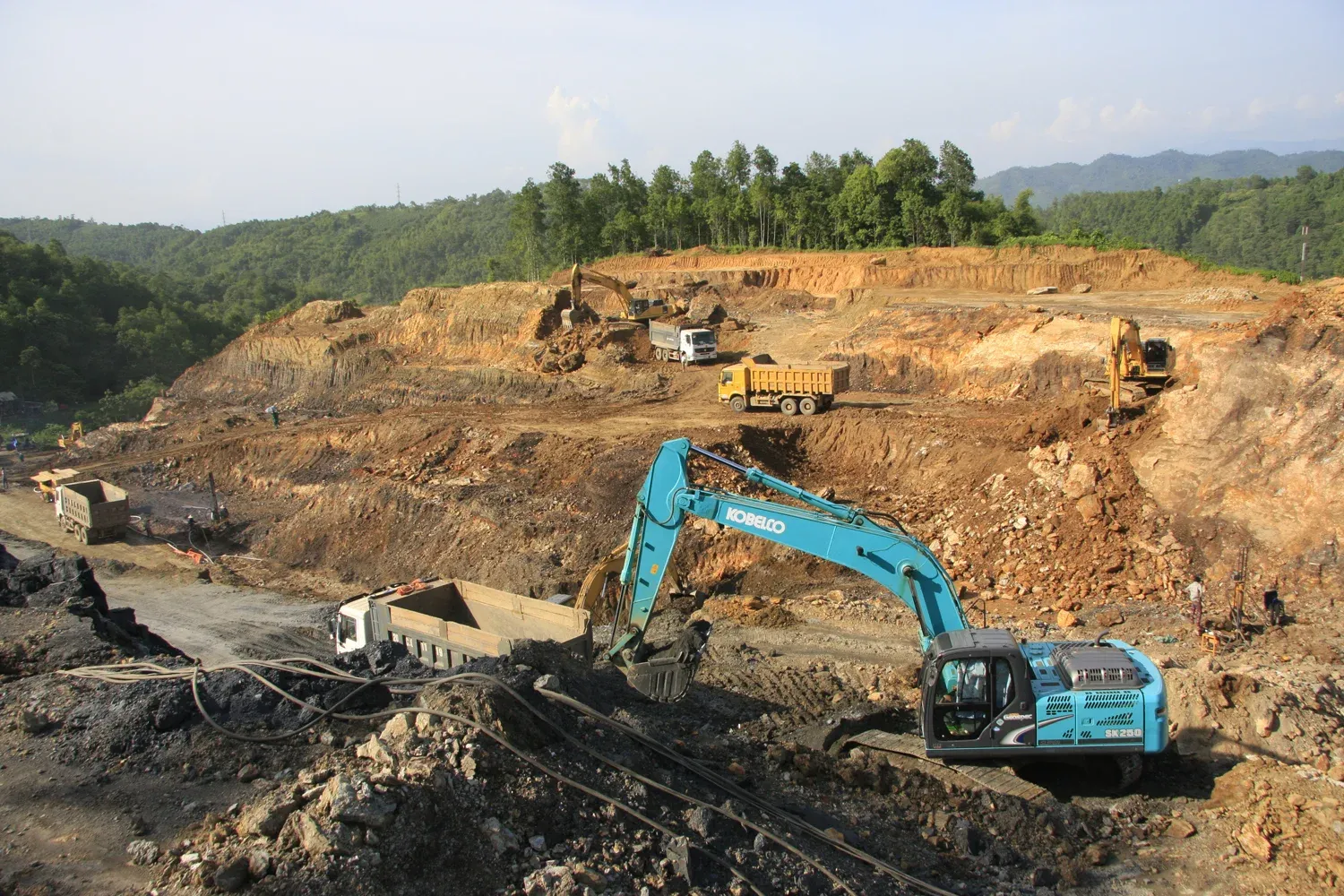 Khai trường quặng apatit lộ thiên tại Lào Cai phục vụ sản xuất phốt pho