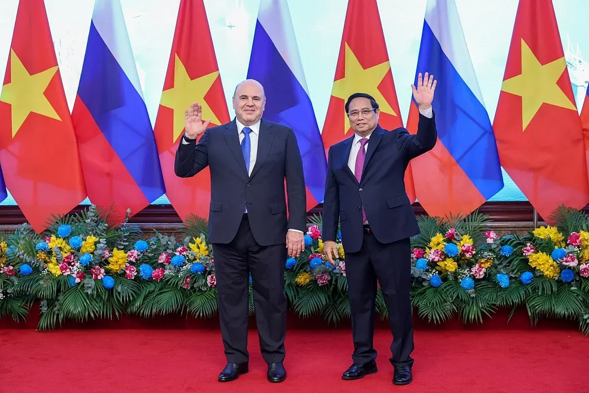 Thủ tướng Phạm Minh Chính và Thủ tướng Nga Mishustin tại lễ ký Hiệp định