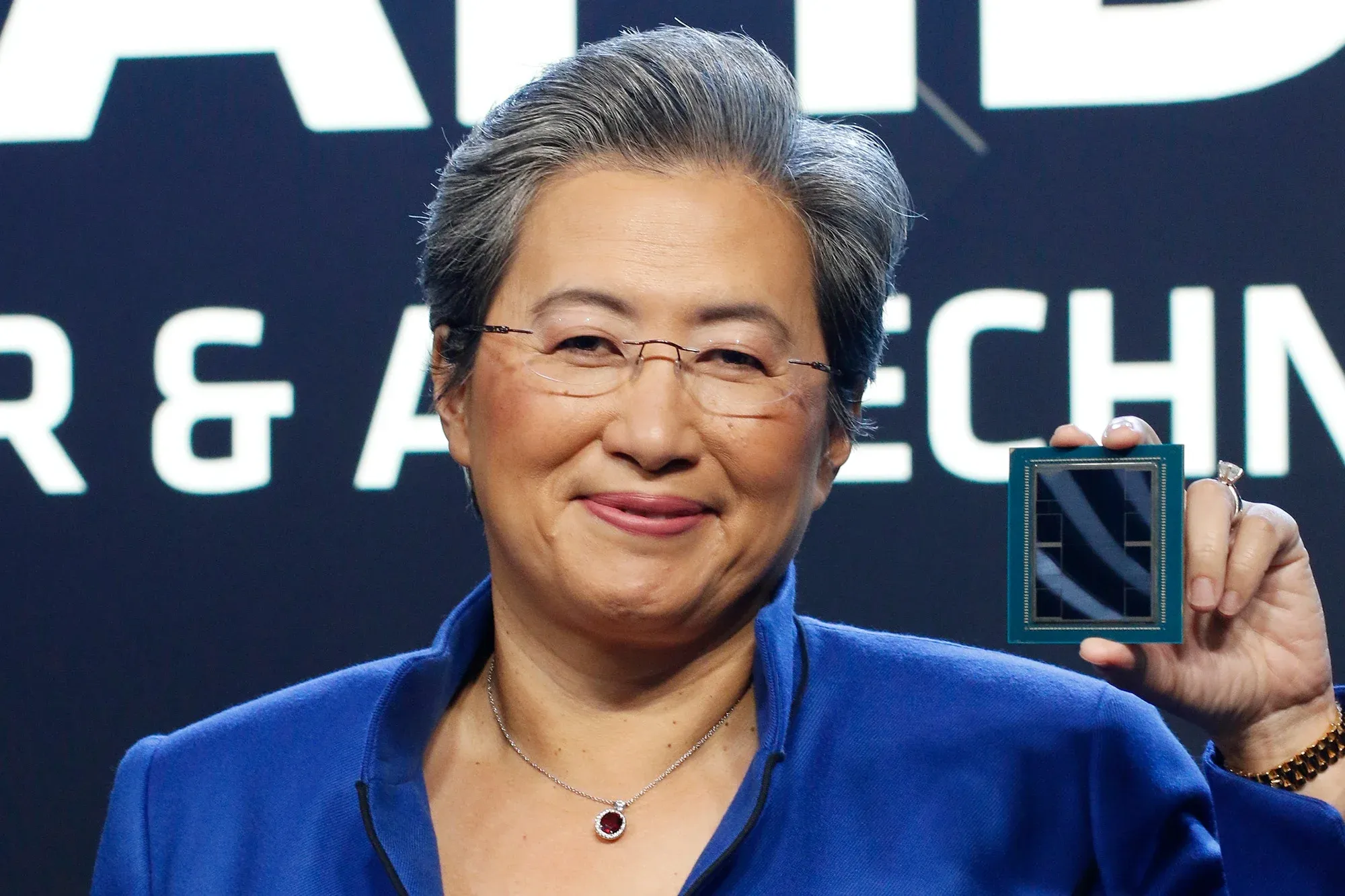 Bà Lisa Su, CEO AMD, tại sự kiện ra mắt sản phẩm