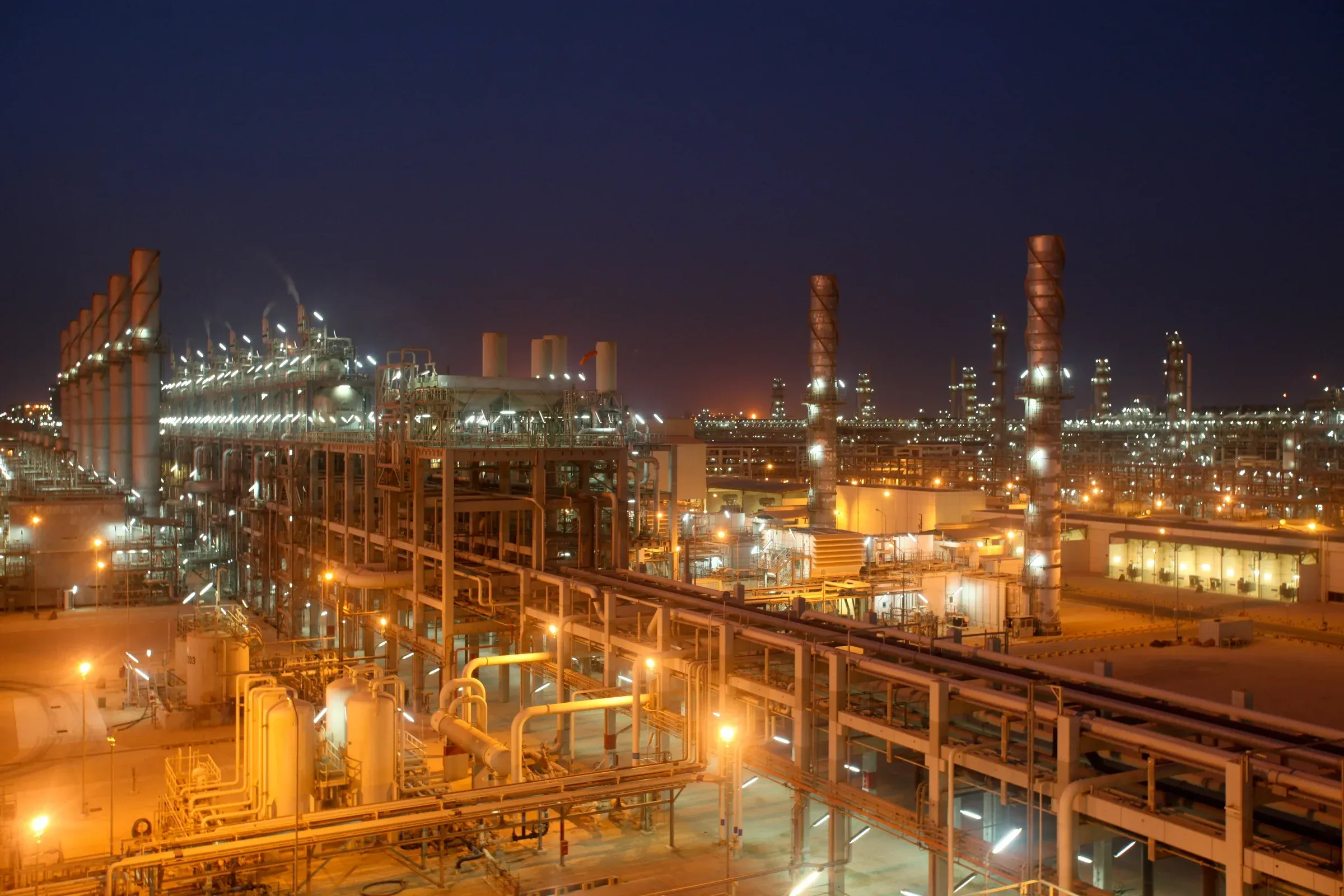 Nhà máy hoá lỏng LNG quy mô lớn — minh hoạ trung tâm Ras Laffan