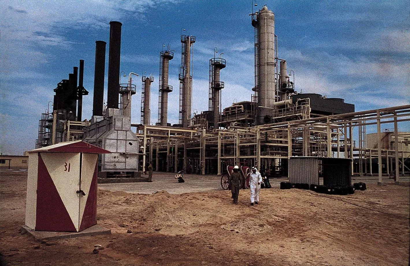 Eo Hormuz và rủi ro nguồn cung dầu thô vùng Vịnh