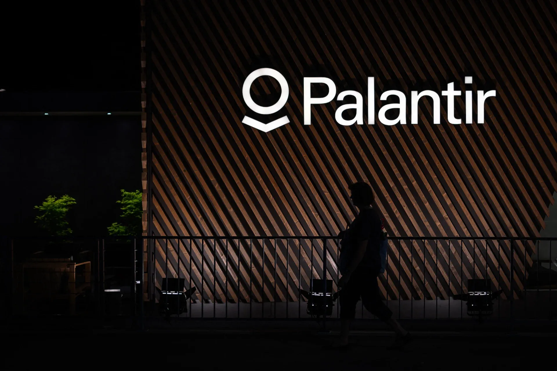 Trụ sở Palantir về đêm