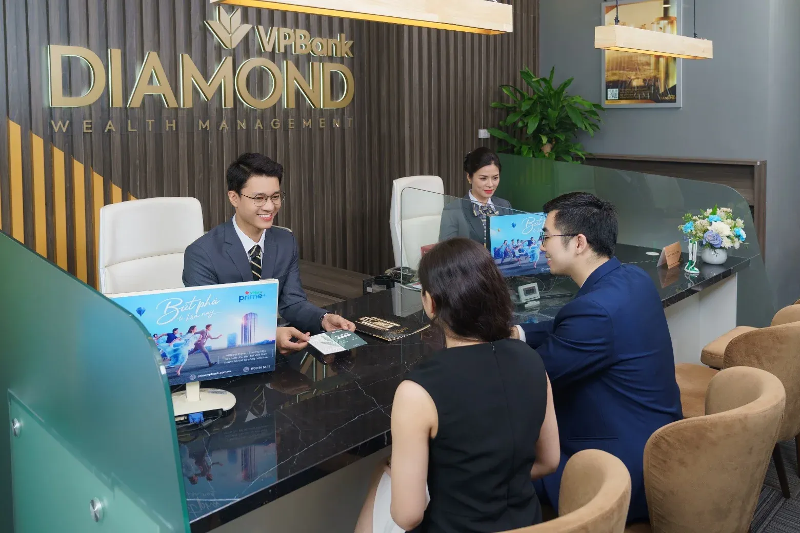 Tư vấn đầu tư tại quầy ngân hàng — kênh quỹ trái phiếu mở là lựa chọn hợp pháp và phân tán rủi ro cho nhà đầu tư cá nhân chưa đủ chuẩn chuyên nghiệp
