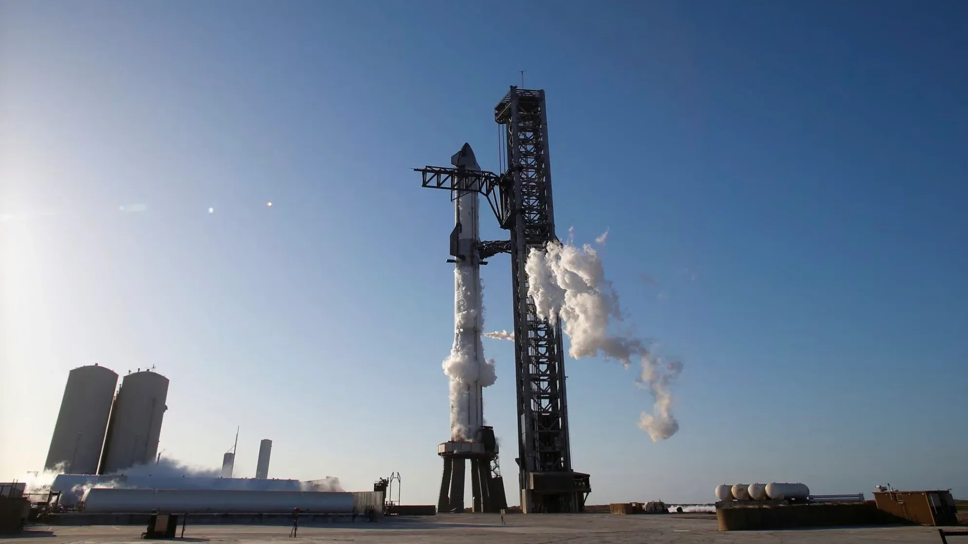 Starship trên bệ phóng tại Boca Chica, Texas