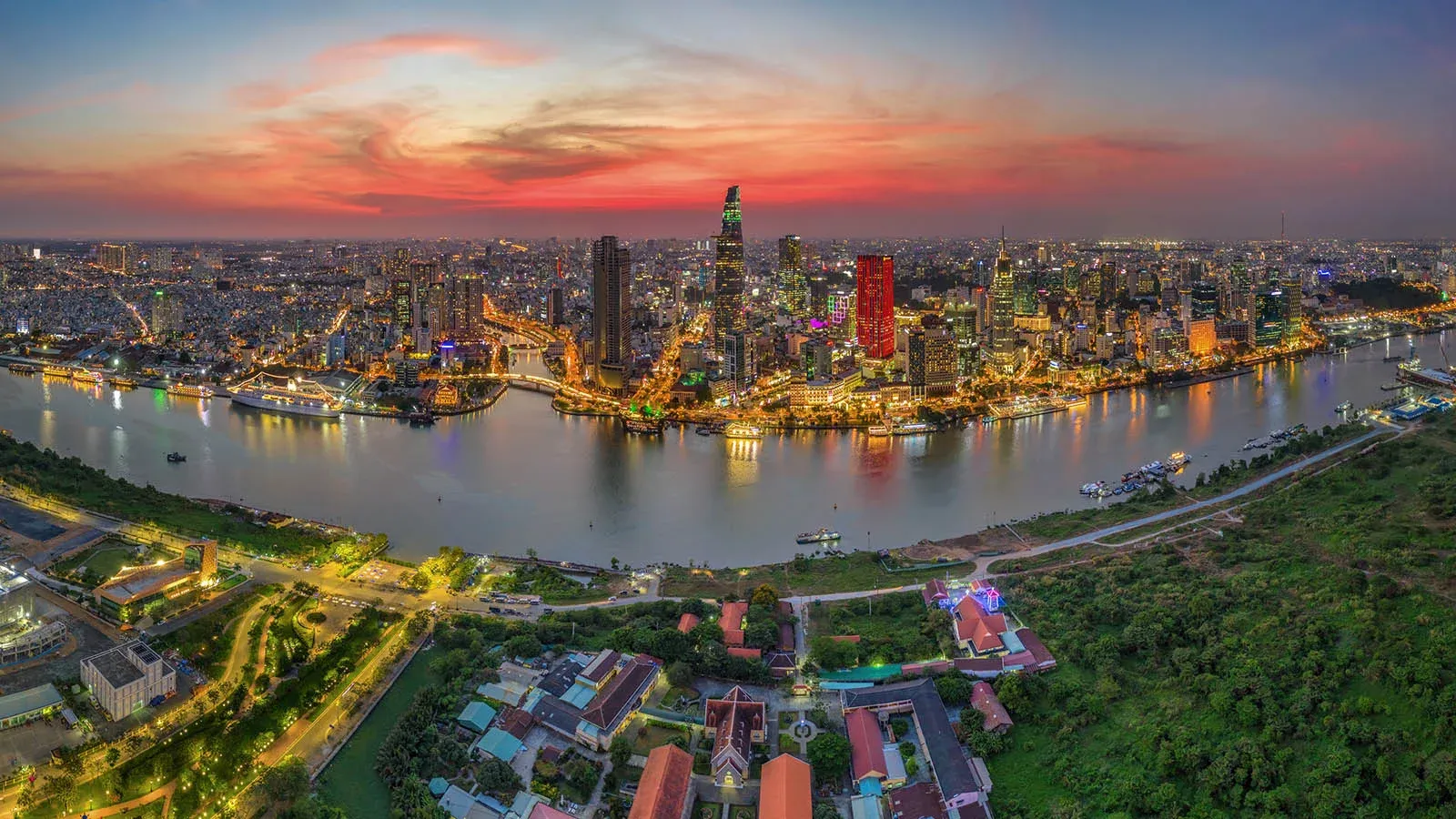 Skyline TP. Hồ Chí Minh — nền kinh tế đang thu hút sự chú ý của các tổ chức xếp hạng tín nhiệm lớn