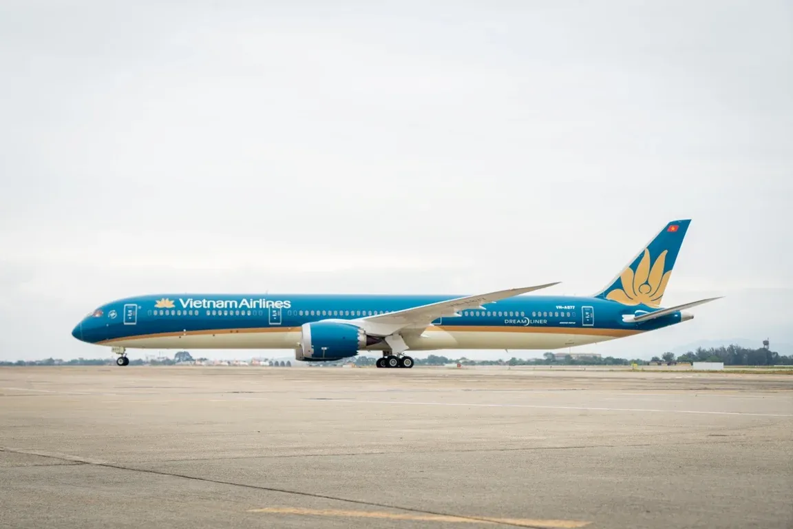 Máy bay Vietnam Airlines tại sân bay