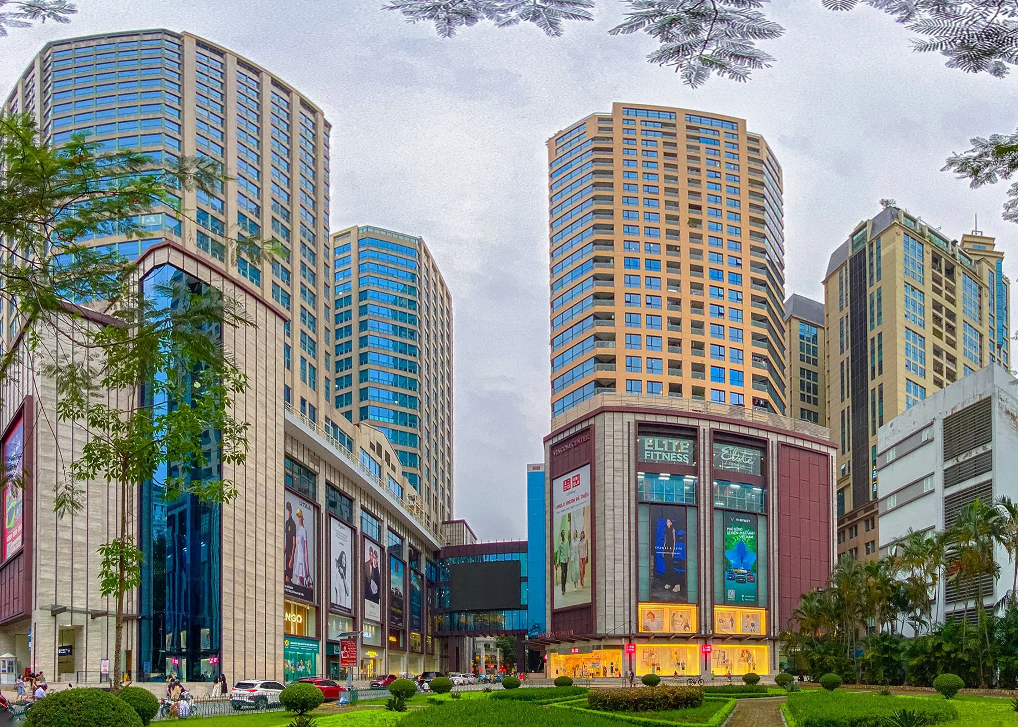 Tòa nhà Vincom Centre tại trung tâm thành phố, biểu tượng của nhóm Vingroup đang dẫn dắt VN-Index năm 2026
