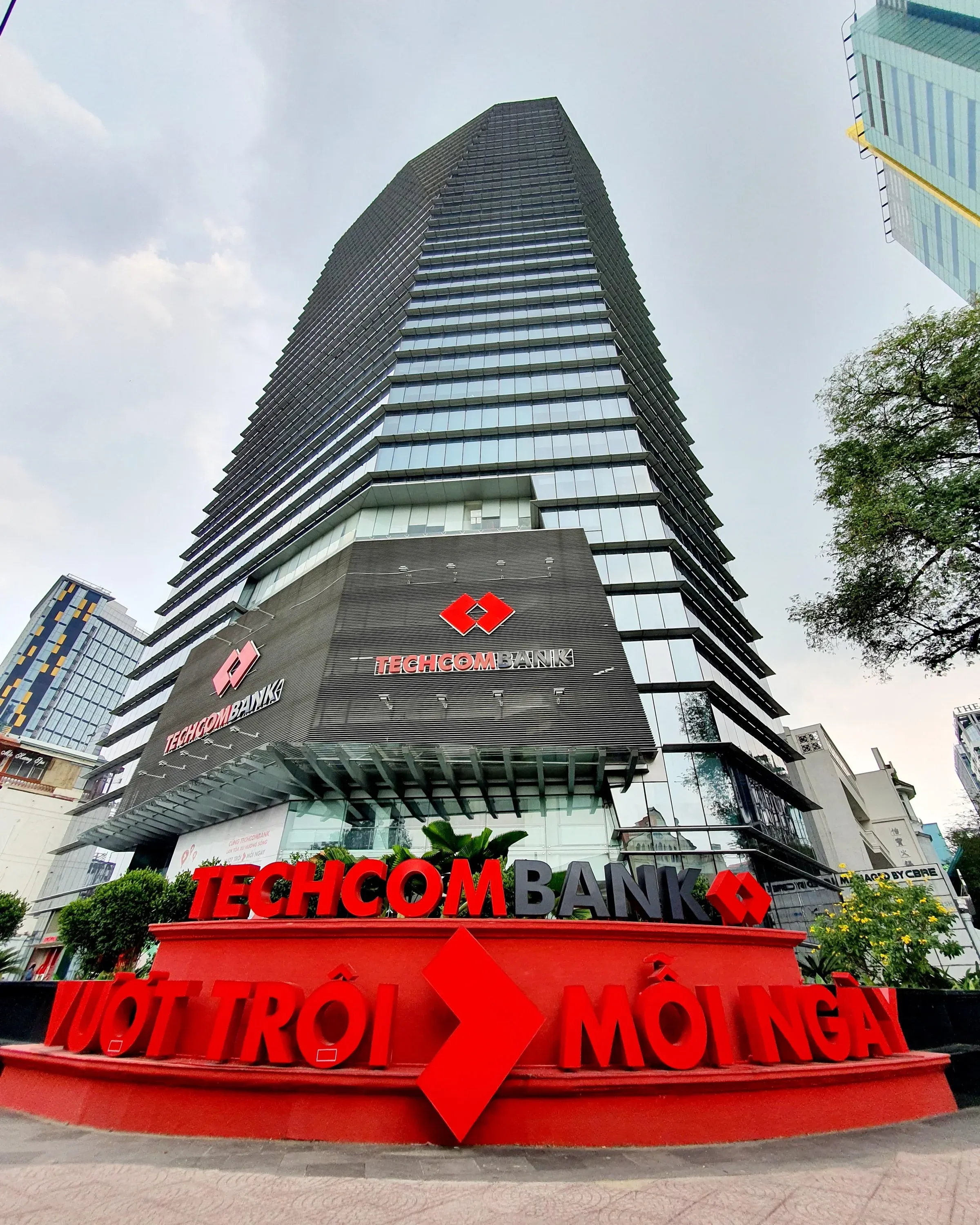 Trụ sở Techcombank — biểu tượng quy mô và vị thế ngân hàng tư nhân hàng đầu